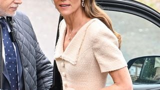 Mariage royal de Peter Phillips et Harriet Sperling : la touche française de Kate Middleton face à une mariée d'une élégance intemporelle