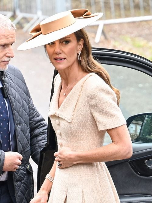 Mariage royal de Peter Phillips et Harriet Sperling : la touche française de Kate Middleton face à une mariée d'une élégance intemporelle