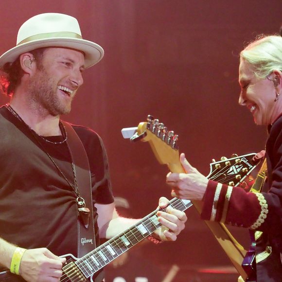 Trois générations de musiciens se sont ainsi retrouvées sous les projecteurs à La Seine Musicale.

Son fils Christopher Stills et Véronique Sanson en concert pour l'ouverture du festival des Francofolies de La Rochelle. Le 11 juillet 2018. Photo par AGENCE / BESTIMAGE