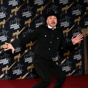 Michael Youn au photocall de la 26ème édition des NRJ Music Awards à Cannes, le 1er novembre 2024. © Bebert-Guignebourg/Bestimage