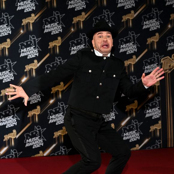 Michael Youn au photocall de la 26ème édition des NRJ Music Awards à Cannes, le 1er novembre 2024. © Bebert-Guignebourg/Bestimage