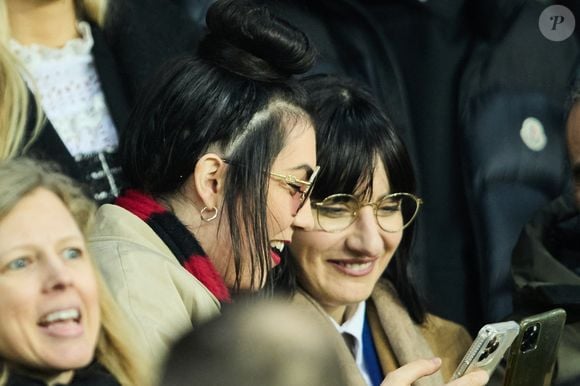 Dans un témoignage à cœur ouvert, la chanteuse revient sur sept années d'une relation toxique. 

Hoshi et sa compagne Gia Martinelli - People dans les tribunes du match aller des 8èmes de finale de la ligue des champions entre le PSG et le Bayern Munich au Parc des Princes à Paris le 14 février 2023.