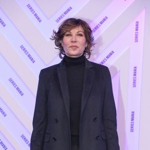 Selon elle, certaines personnalités profitaient de l’événement pour parler de projets professionnels.

Mathilde Seigner - Cérémonie de clôture du festival Séries Mania à Lille le 27 mars 2026. © Stéphane Vansteenquiste/Bestimage