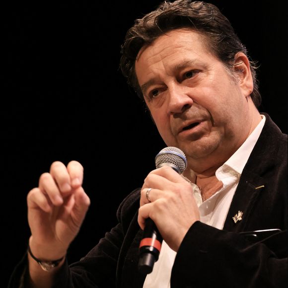 Laurent Gerra lors des 29ème Journées Nationales du Livre et du Vin à Saumur (Maine et Loire) le 5 avril 2025. © Laetitia Notorianni/Bestimage