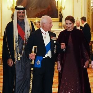 Le roi Charles III d'Angleterre - L'émir du Qatar Tamim ben Hamad Al-Thani et sa femme Jawaher bint Hamad bin Suhaim Al-Thani au dîner d'Etat au palais de Buckingham lors de sa visite d'Etat au Royaume-Uni, le 3 décembre 2024.