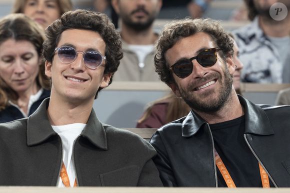 Louis Kretz et Martin Kretz dans les tribunes lors des Internationaux de France de Tennis de Roland Garros 2025, à Paris, France, le 5 juin 2025. © Jacovides-Moreau/Bestimage