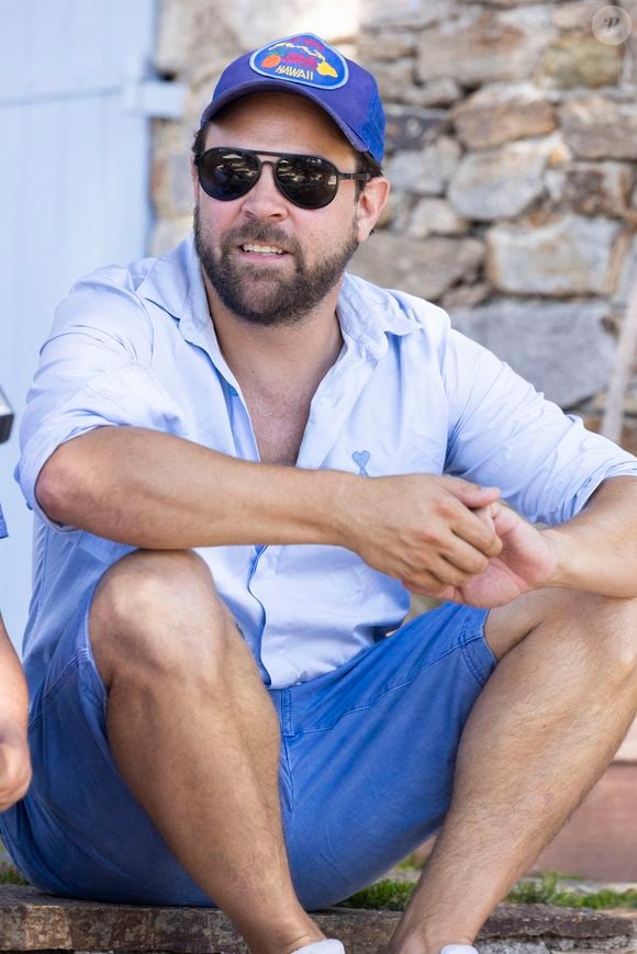 Exclusif - Arthur Jugnot - Déjeuner avec les comédiens des pièces de théâtre "Le jour du kiwi" et "Bungalow 21" lors du 40ème Festival de Ramatuelle, qui se joueront les 6 et 7 août au Théâtre de Verdure. Le 6 août 2024
© Cyril Bruneau / Festival de Ramatuelle / Bestimage