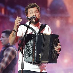 Exclusif - Claudio Capéo lors du concert du gala de Noël de l'association Tout le monde contre le cancer fête ses 20 ans diffusé le 24 décembre sur M6 à l'Adidas Aren Porte de la Chapelle à Paris, France, le 4 décembre 2025. © Coadic Guirec/Bestimage