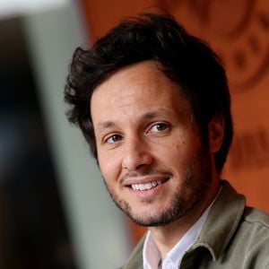 Vianney annonce enfin la fin d’une étape clé de sa cabane en pleine forêt. 

Le chanteur Vianney au village lors des Internationaux de France de Tennis de Roland Garros. © Jacovides-Moreau/Bestimage