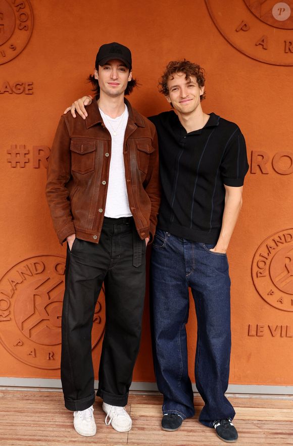 Volodia Schneider et son frère Aliocha Schneider au village lors des Internationaux de France de Tennis de Roland Garros 2026. Paris, le 3 juin 2026.
© Jacovides-Moreau / Bestimage