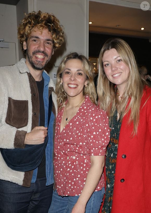 Exclusif - Rudy Milstein, Alysson Paradis et Héloïse Martin lors de la générale de la pièce "Amis pour la vie" au théâtre de l'Oeuvre à Paris le 24 avril 2025. La représentation est suivie d'un cocktail.

© Coadic Guirec / Bestimage