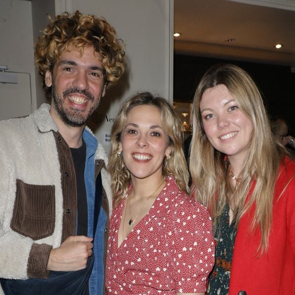 Exclusif - Rudy Milstein, Alysson Paradis et Héloïse Martin lors de la générale de la pièce "Amis pour la vie" au théâtre de l'Oeuvre à Paris le 24 avril 2025. La représentation est suivie d'un cocktail.

© Coadic Guirec / Bestimage