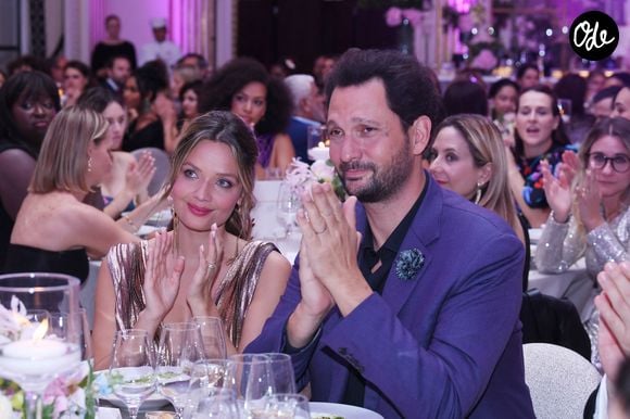La présentatrice météo de 33 ans a partagé une photo romantique de leur escapade sur Instagram jeudi 20 août 2026.

Éric Antoine et sa femme Gennifer Demey lors de la soirée de gala du 10ème anniversaire de l’association "Les Bonnes Fées" à l’Hôtel The Peninsula Paris le 8 octobre 2025. 

© Rachid Bellak/Bestimage