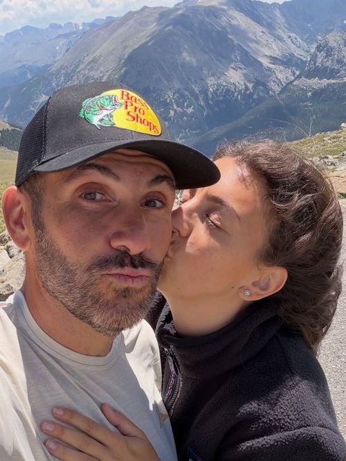 Laurent Ournac, sa femme et leurs deux enfants ne peuvent plus avoir ce style de vacances en France, la notoriété de l'acteur en cause