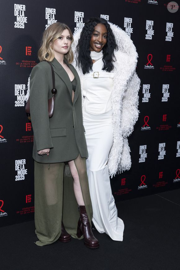 Marine Delplace et Ebony Cham au photocall du 22ème dîner de la mode pour le Sidaction à Paris le 30 janvier 2025.
© Olivier Borde / Bestimage