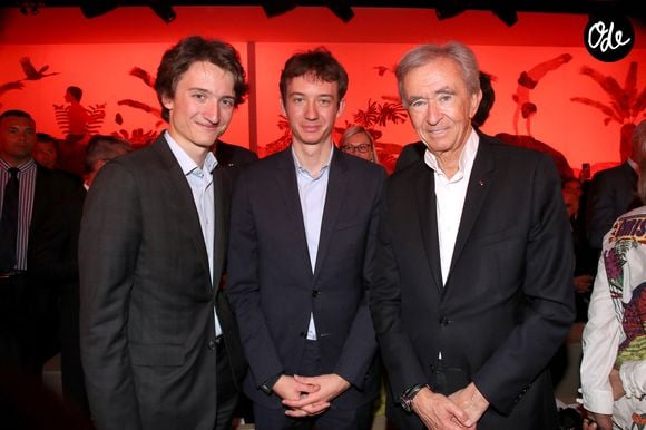 Info - Le club Paris FC (L2) racheté par la famille Arnault et Red Bull - Jean Arnault, Frédéric Arnault et Bernard Arnault au défilé de mode Christian Dior collection Haute Couture Automne/Hiver 2023/24 lors de la Fashion Week de Paris (PFW), à Paris, France, le 3 juillet 2023. © Borde-Rindoff/Bestimage