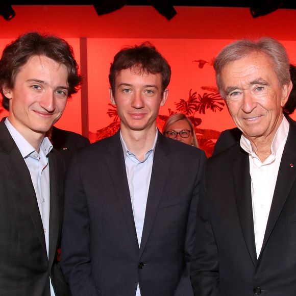 Info - Le club Paris FC (L2) racheté par la famille Arnault et Red Bull - Jean Arnault, Frédéric Arnault et Bernard Arnault au défilé de mode Christian Dior collection Haute Couture Automne/Hiver 2023/24 lors de la Fashion Week de Paris (PFW), à Paris, France, le 3 juillet 2023. © Borde-Rindoff/Bestimage