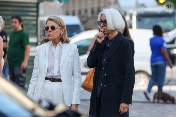 Sa veuve Françoise, l'amour de sa vie pendant 47 ans, a bien sûr fait le déplacement.

Françoise Coulon, femme de Philippe Labro, guest - Arrivées aux obsèques de Philippe Labro en l'église de Saint-Germain-des-Prés à Paris le 13 juin 2025. © Dominique Jacovides - Christophe Clovis / Bestimage