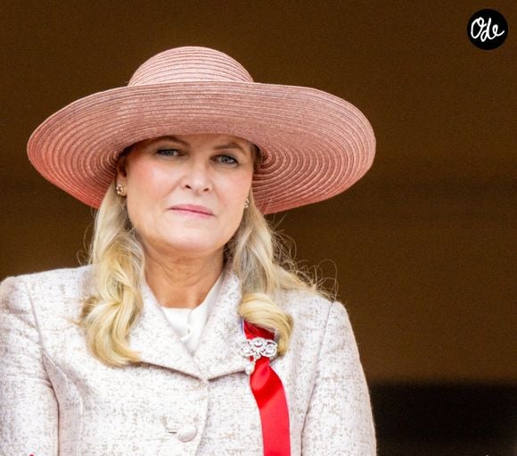 Sa santé se dégrade de jour en jour 

La princesse Mette-Marit de Norvège - Des membres de la famille royale norvégienne sont vus sur le balcon du palais royal lors des célébrations de la fête nationale à Oslo, en Norvège. Backgrid USA / Bestimage