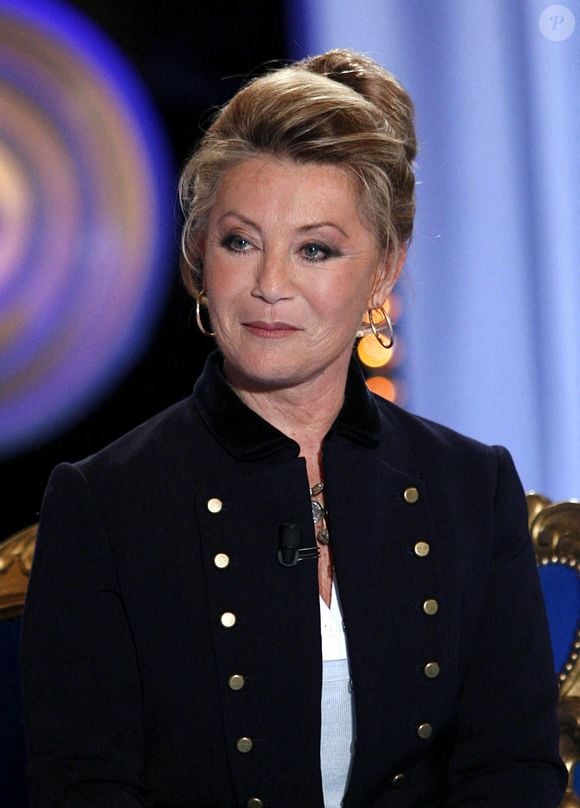 À 80 ans, Sheila continue de se produire devant ses admirateurs qui ne l’ont jamais oubliée, et ce malgré les conditions qui ne sont pas toujours évidentes. EXCLUSIF - Sheila assiste à l'enregistrement d'une émission de télévision à Paris, France, le 19 février 2008. Photo de Greg Soussan/ABACAPRESS.COM