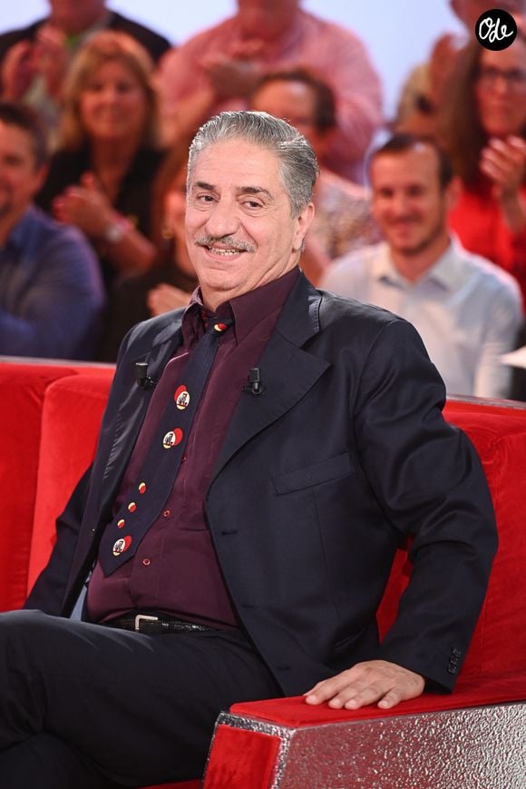 Simon Abkarian lors de l'enregistrement de l'émission Vivement dimanche édition spéciale intitulée 'Général de Gaulle' au studio Rive gauche, présentée par M.Drucker et diffusée le 11 octobre sur France 3, à Paris, France, le 30 septembre 2026. © Guillaume Gaffiot/Bestimage