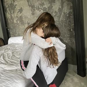 Marc-Olivier Fogiel et son mari François Roelants sont les heureux parents de Mila et Lily, nées par mère porteuse - Instagram