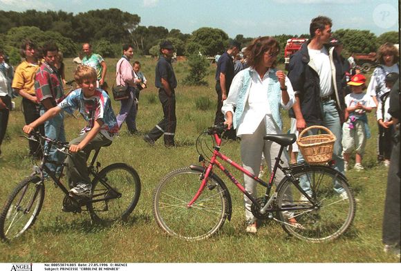Caroline de Monaco et son fils Andrea en Provence. AGENCE / BESTIMAGE