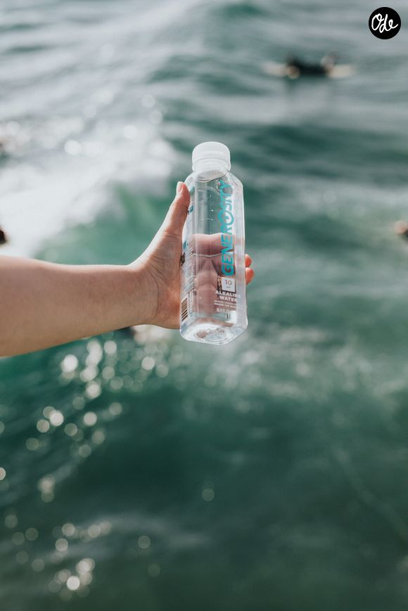 Le Centre d'information sur l'eau et l'ANSES estiment qu'une bouteille bien refermée peut se garder 24 à 48 heures