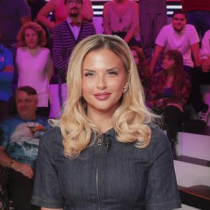 Kelly Vedovelli vit, en ce moment, l'étape la plus marquante de sa vie personnelle : ses débuts en tant que maman.

Exclusif - Kelly Vedovelli, sur le plateau de de l’émission "TPMP" . 

© Jack Tribeca / Bestimage