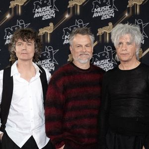 Dimitri Bodianski, Olivier Gérard, Marc Eliard, Nicolas Sirkis et Boris Jardel, du groupe Indochine, assistent à la 26e cérémonie des NRJ Music Awards le 1er novembre 2024 à Cannes, en France. Photo de David Niviere/Abaca