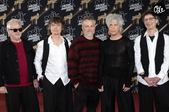 Dimitri Bodianski, Olivier Gérard, Marc Eliard, Nicolas Sirkis et Boris Jardel, du groupe Indochine, assistent à la 26e cérémonie des NRJ Music Awards le 1er novembre 2024 à Cannes, en France. Photo de David Niviere/Abaca