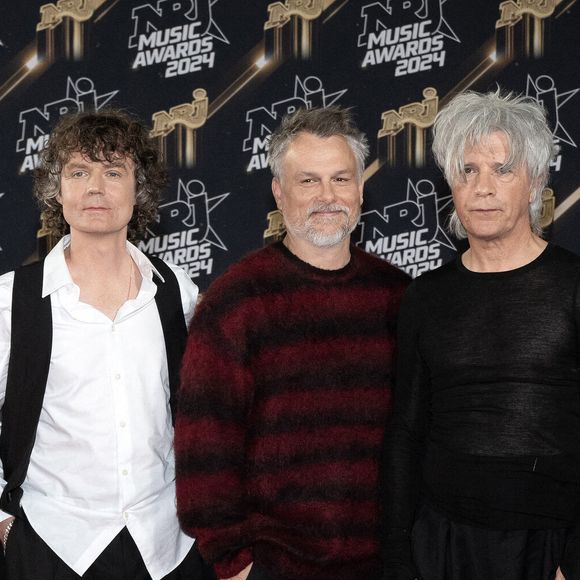 Dimitri Bodianski, Olivier Gérard, Marc Eliard, Nicolas Sirkis et Boris Jardel, du groupe Indochine, assistent à la 26e cérémonie des NRJ Music Awards le 1er novembre 2024 à Cannes, en France. Photo de David Niviere/Abaca