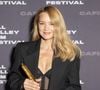 L'actrice joue sur le contraste entre rigueur du costume et sensualité du tulle ou du corset.

Virginie Efira reçoit le MVFF Acting Award lors de la projection de All of a Sudden, dans le cadre de la 49e édition du Mill Valley Film Festival, au Smith Rafael Film Center à San Rafael, en Californie. © Picture Happy/imageSPACE via ZUMA Press / Bestimage Wire / Bestimage
