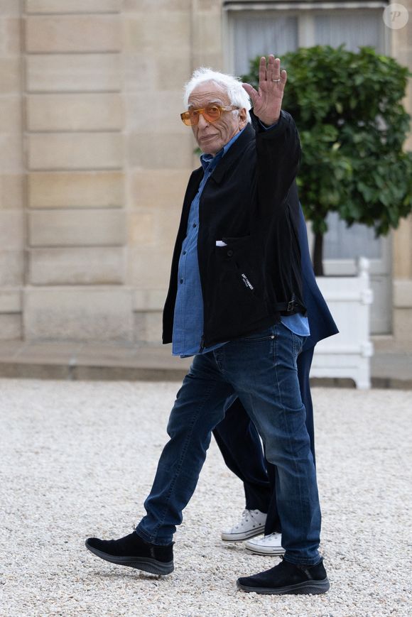 L'acteur français Gérard Darmon arrive au palais présidentiel de l'Elysée pour une cérémonie organisée par le président français avec les joueurs et le personnel du Paris Saint-Germain au lendemain de leur victoire dans la Ligue des champions de l'UEFA 2025, à Paris le 1er juin 2025. Photo by Raphael Lafargue/ABACAPRESS.COM