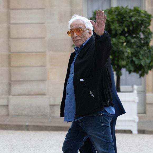L'acteur français Gérard Darmon arrive au palais présidentiel de l'Elysée pour une cérémonie organisée par le président français avec les joueurs et le personnel du Paris Saint-Germain au lendemain de leur victoire dans la Ligue des champions de l'UEFA 2025, à Paris le 1er juin 2025. Photo by Raphael Lafargue/ABACAPRESS.COM