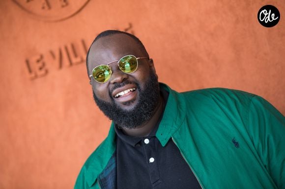 L'humoriste s'est notamment agacé contre ceux qui tentent de les photographier à distance ou se permettent de les toucher.

Issa Doumbia - Célébrités dans le village des internationaux de France de tennis de Roland Garros à Paris, France, le 6 juin 2019.

© Jacovides-Moreau/Bestimage