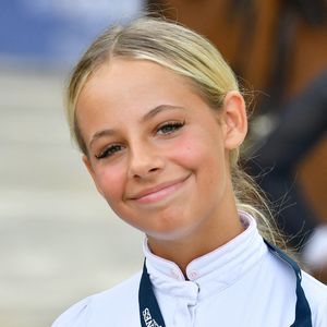 Ce week-end, Giulia Sarkozy s'en souviendra. La jeune adolescente de 13 ans a participé à un rendez-vous équestre majeur.

Giulia Sarkozy lors de la coupe Kids Cup L'Envol lors du Longines Paris Eiffel Jumping 

© Perusseau / Veeren / Bestimage