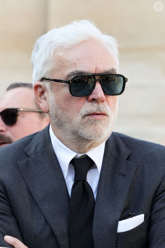 Pascal Praud - Arrivées aux obsèques de Philippe Labro en l'église de Saint-Germain-des-Prés à Paris le 13 juin 2025. © Dominique Jacovides - Christophe Clovis / Bestimage