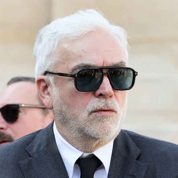 Pascal Praud - Arrivées aux obsèques de Philippe Labro en l'église de Saint-Germain-des-Prés à Paris le 13 juin 2025. © Dominique Jacovides - Christophe Clovis / Bestimage