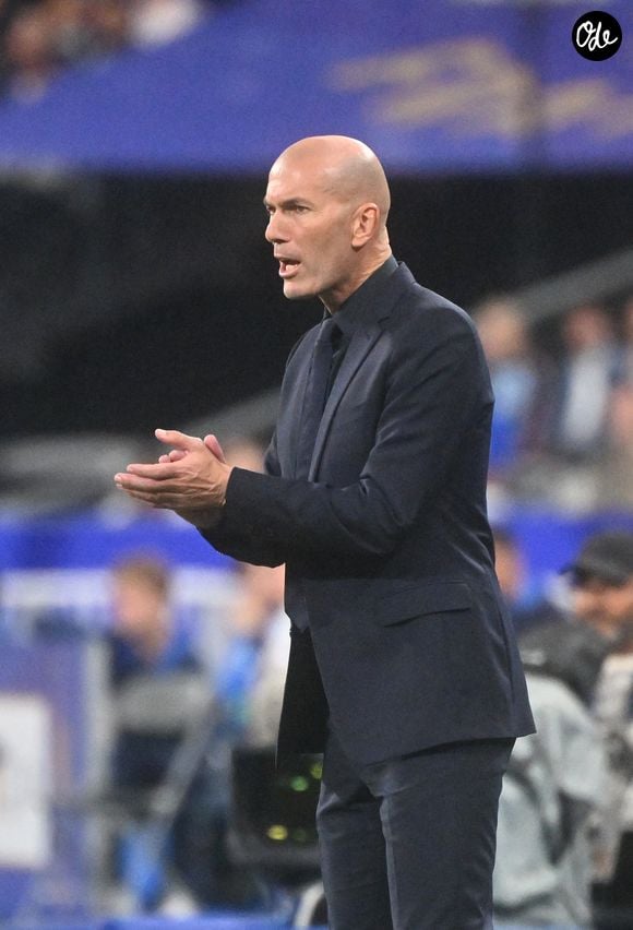 Zinédine Zidane lui transmet de précieux conseils, notamment sur l’alimentation, la récupération et l’hygiène de vie.

Zinedine Zidane - Ligue des Nations - France Vs Belgique (4-1) au Stade de France à Saint-Denis le 5 octobre 2026. © Christian Liewig / Bestimage