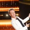 Cyril Féraud entouré d'une célèbre comédienne, d'un humoriste et d'un champion incontournable dans 100 % Logique