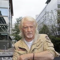 "On avait très très peu, ma mère bossait à l'usine" : Patrick Sébastien raconte son enfance libre en Corrèze