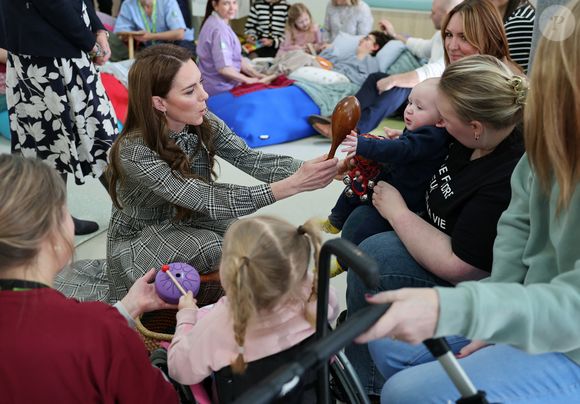 Catherine (Kate) Middleton, princesse de Galles visite Tŷ Hafan, un hospital pour enfants qui soutient les familles du Pays de Galles pour garantir que les enfants atteints de maladies réduisant l'espérance de vie vivent une vie épanouissante, à Sully, Cardiff, Royaume-Uni, le 30 janvier 2025.Julien Burton / Bestimage