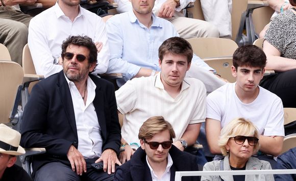 "C’est la tête de la famille", a-t-il déclaré au sujet d'Oscar

Patrick Bruel et ses fils Oscar et Léon dans les tribunes lors des Internationaux de France de Tennis de Roland Garros 2025. Paris, le 1er Juin 2025. © Dominique Jacovides/Bestimage
