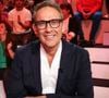 Pour respecter l'esprit du Cap Ferret, la décoration fait la part belle aux objets chinés, aux paniers à huîtres redécorés et aux caillebotis.

Julien Courbet, sur le plateau de "TBT9" présenté par C.Hanouna, et diffusé en direct sur W9, Paris, France, le 26 novembre 2025. © Jack Tribeca / Bestimage