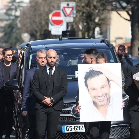 Ambiance - Sorties des obsèques de Bruno Salomone en l'église Sainte-Anne de Polangis de Joinville-le-Pont (Val-de-Marne) le 23 mars 2026. © Cyril Moreau - Dominique Jacovides / Bestimage
