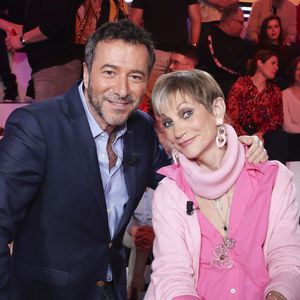 Exclusif - Bernard Montiel, Isabelle Morini-Bosc, sur le plateau de l’émission « TPMP » présentée par C.Hanouna et diffusée en direct sur Youtube et sur toutes les box (SFR, FREE, MyCanal etc), Paris, France, le 04 mars 2025. © Jack Tribeca / Bestimage