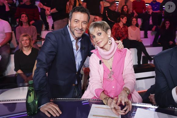 Exclusif - Bernard Montiel, Isabelle Morini-Bosc, sur le plateau de l’émission « TPMP » présentée par C.Hanouna et diffusée en direct sur Youtube et sur toutes les box (SFR, FREE, MyCanal etc), Paris, France, le 04 mars 2025. © Jack Tribeca / Bestimage