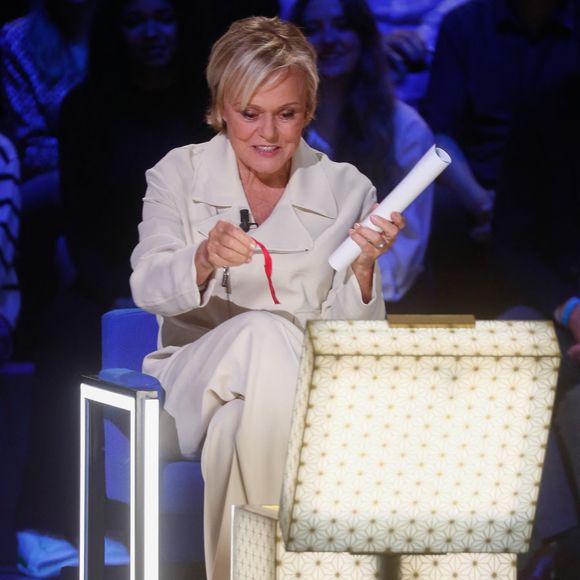 Exclusif - Muriel Robin - Enregistrement de l'émission "La Boîte à secrets", au Studio du Lendit, présentée par F.Bollaert et diffusée le 24 janvier sur France 3. Le 16 décembre 2024
© Christophe Clovis / Bestimage