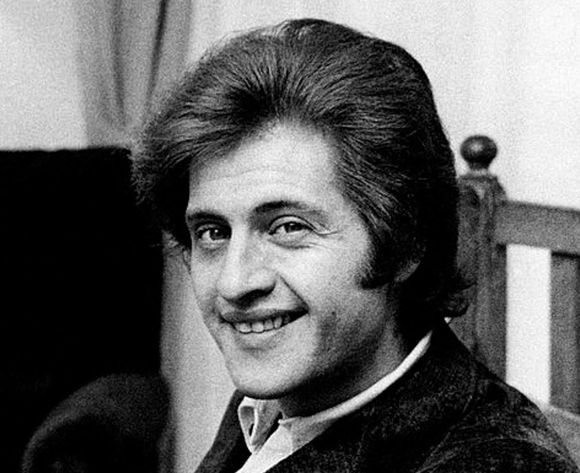 Joe Dassin photographié avant un passage à la télévision. Photo by Alamy/ABACAPRESS.COM